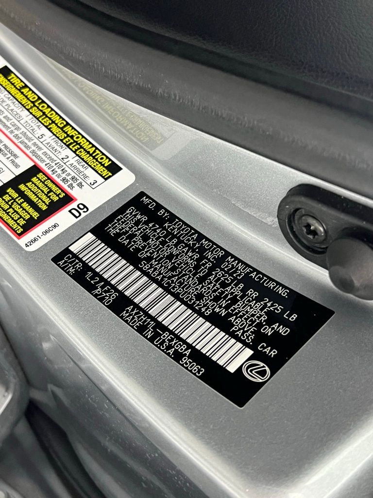 2023 Lexus ES 300h photo 32