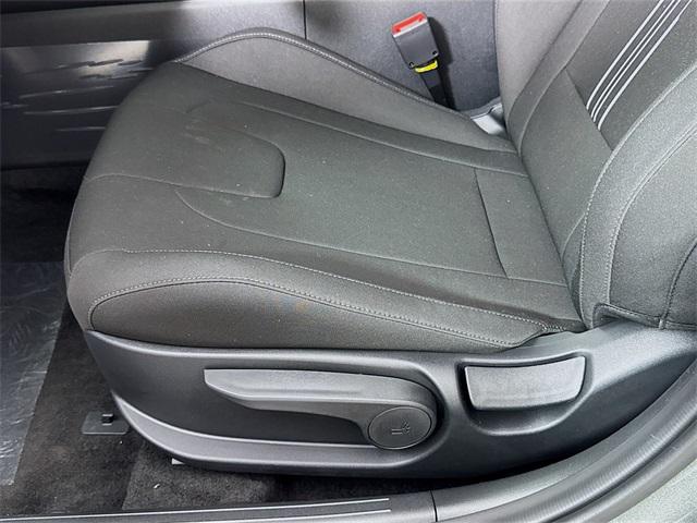 2025 Hyundai Elantra SEL Sport photo 24