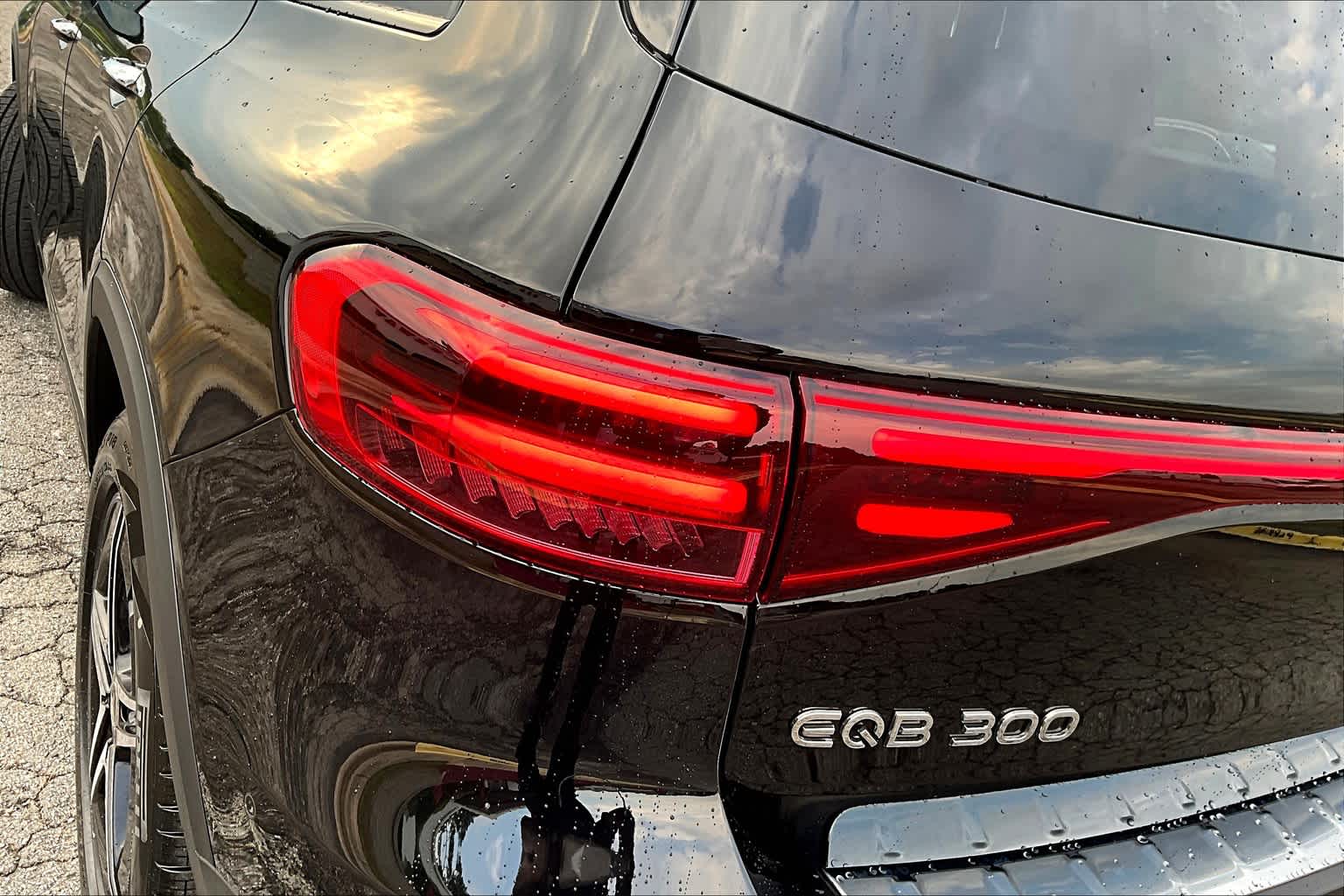 2024 Mercedes Benz EQB 300 4MATIC photo 14