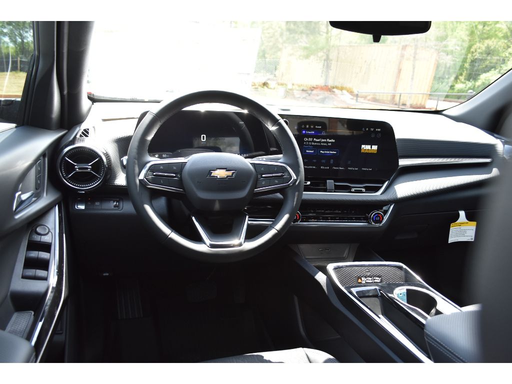 2025 Chevrolet Equinox LT photo 12