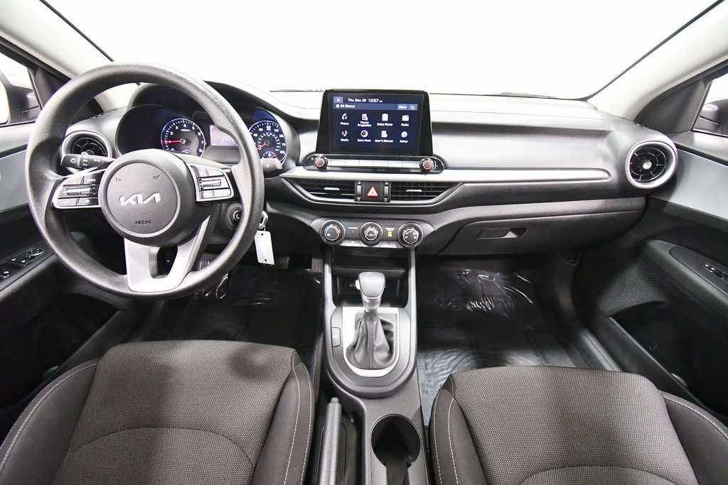 2023 Kia Forte LXS photo 3