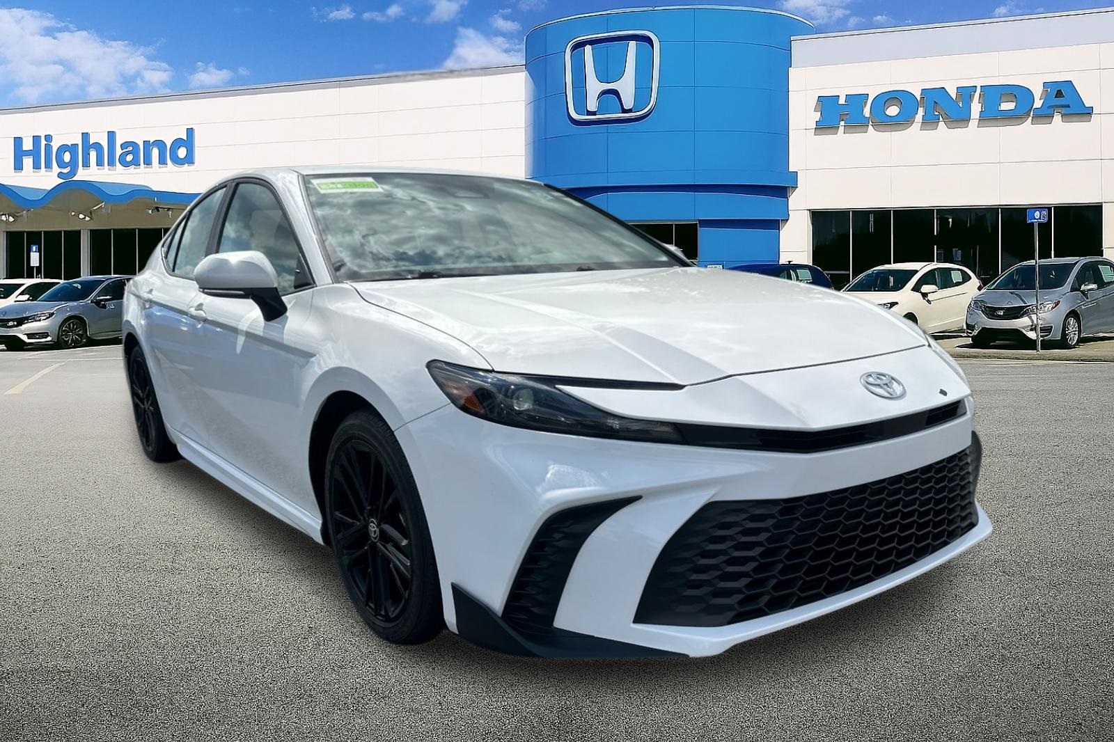 2025 Toyota Camry SE photo 7