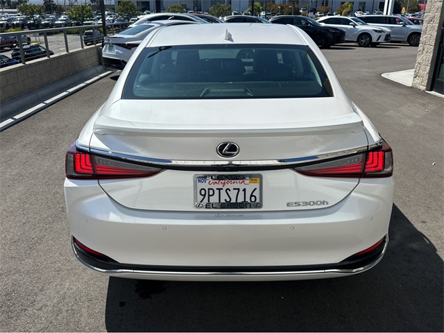 2025 Lexus ES 300h Premium photo 4