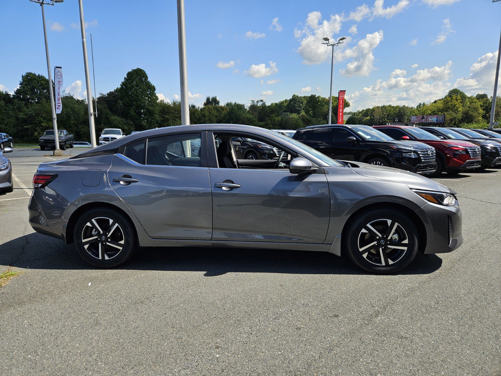 2025 Nissan Sentra SV photo 3