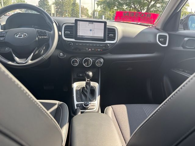 2024 Hyundai Venue Limited photo 15