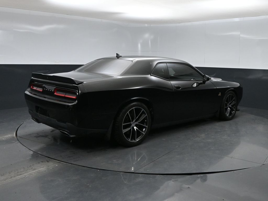 2016 Dodge Challenger R/T Scat Pack photo 2