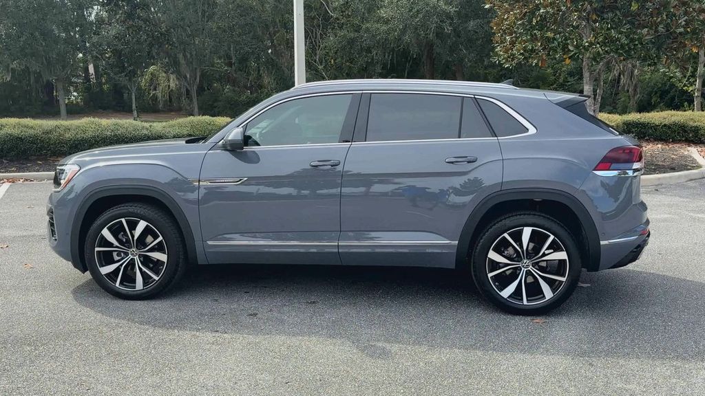 2026 Volkswagen Atlas Cross Sport SEL Premium R-Line photo 3