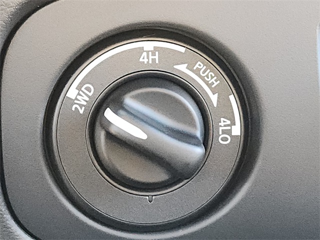 2026 Nissan Frontier Crew Cab SV photo 13