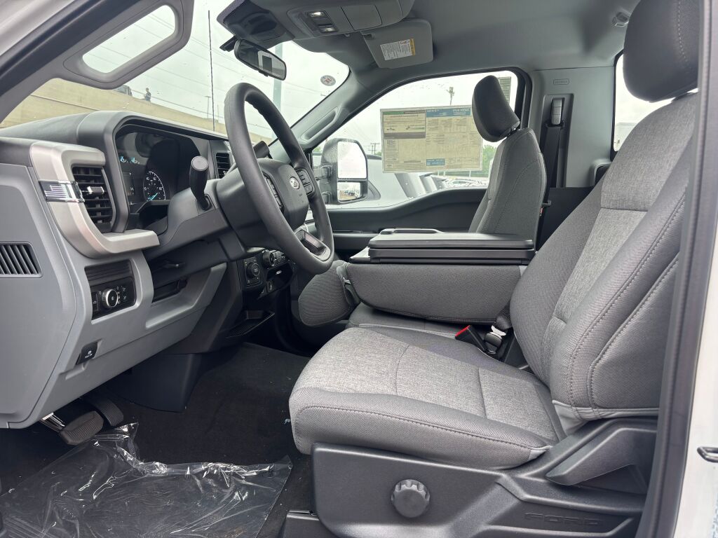 2025 Ford F-350 XL photo 9