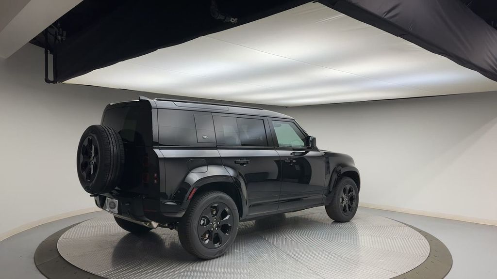 2024 Land Rover Defender 110 X-Dynamic SE photo 7