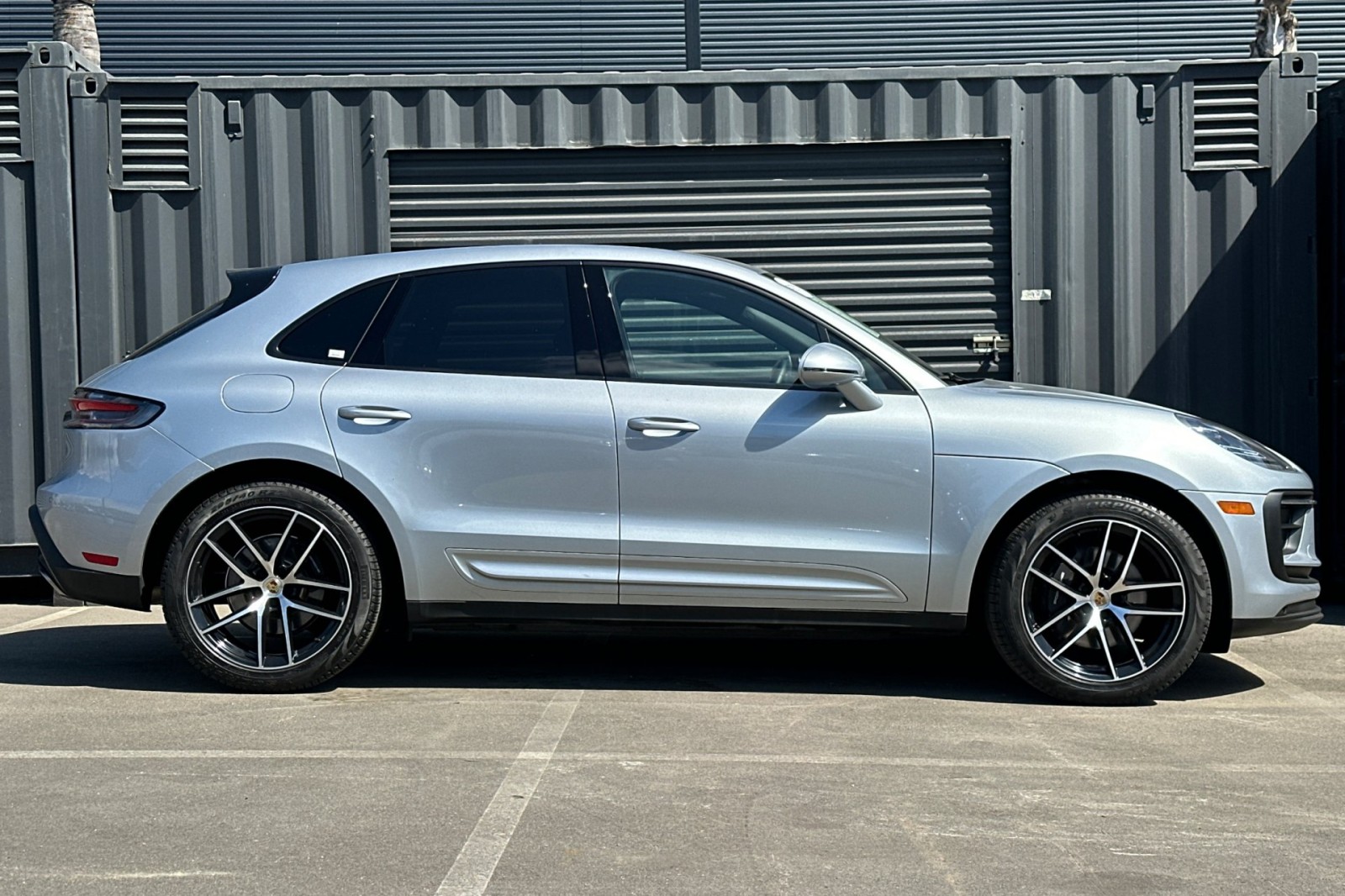2023 Porsche Macan T photo 9