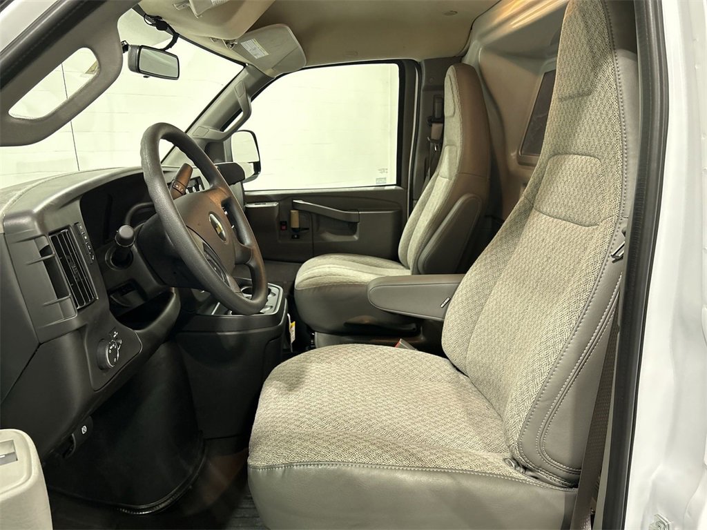 2025 Chevrolet Express Cargo 2500 photo 10