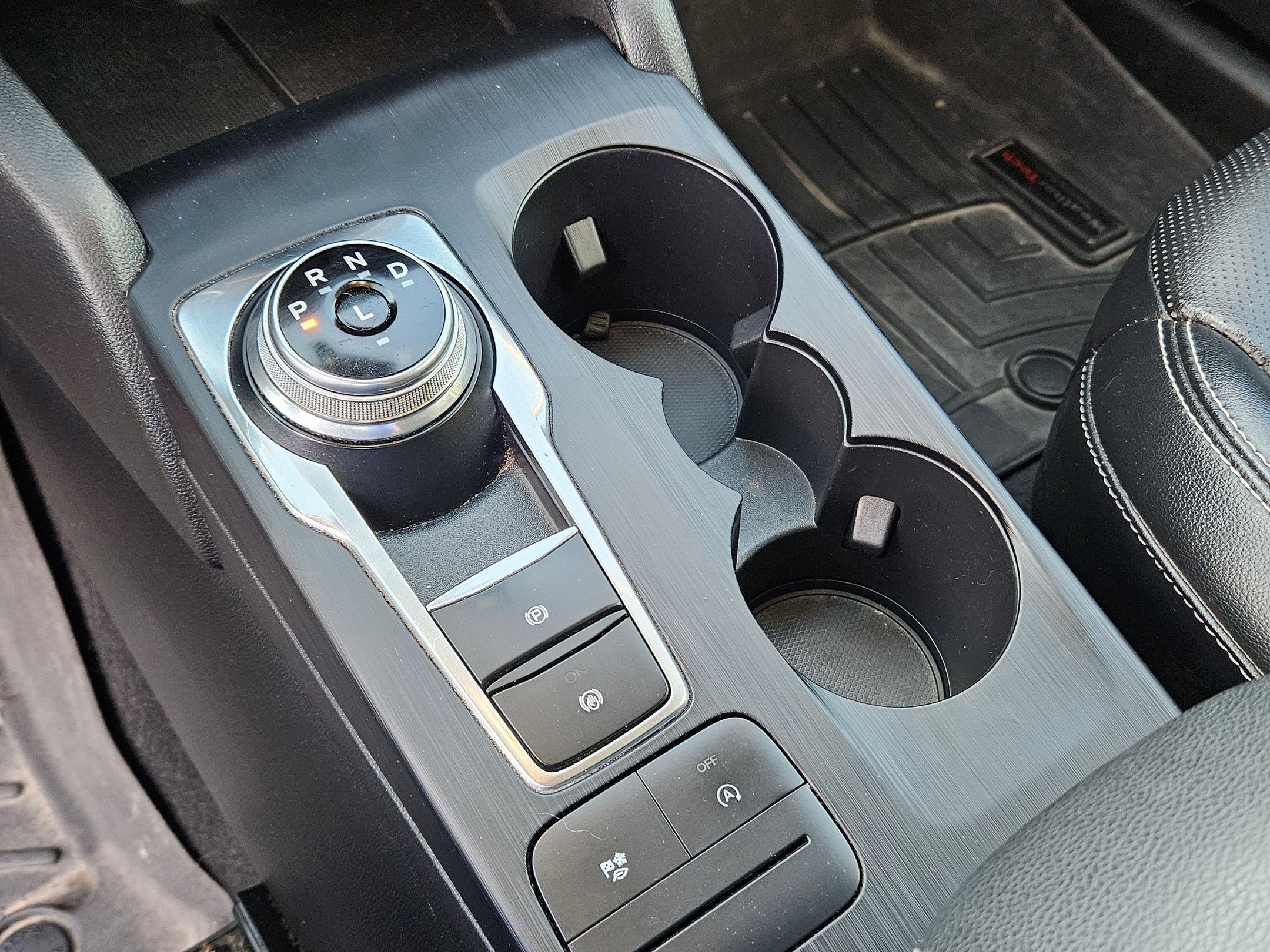 2020 Ford Escape SEL photo 25