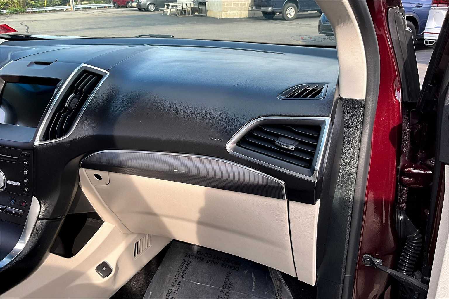 2019 Ford Edge Titanium photo 18