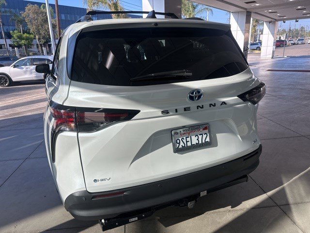 2025 Toyota Sienna XLE photo 4