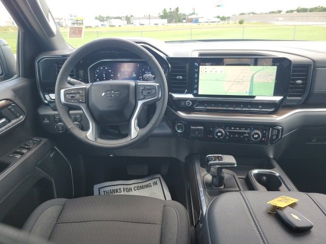 2025 Chevrolet Silverado 1500 RST photo 3