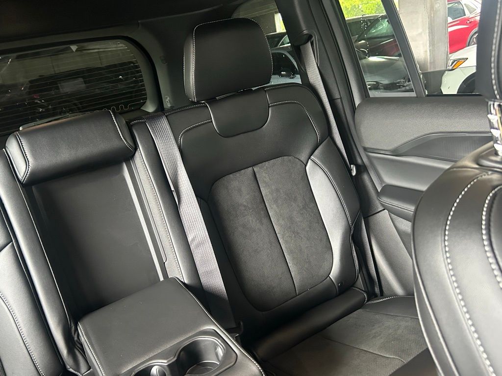 2025 Jeep Grand Cherokee Laredo Altitude photo 9
