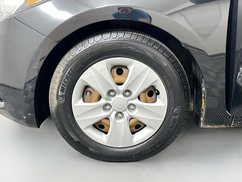 2016 Kia Forte LX photo 25