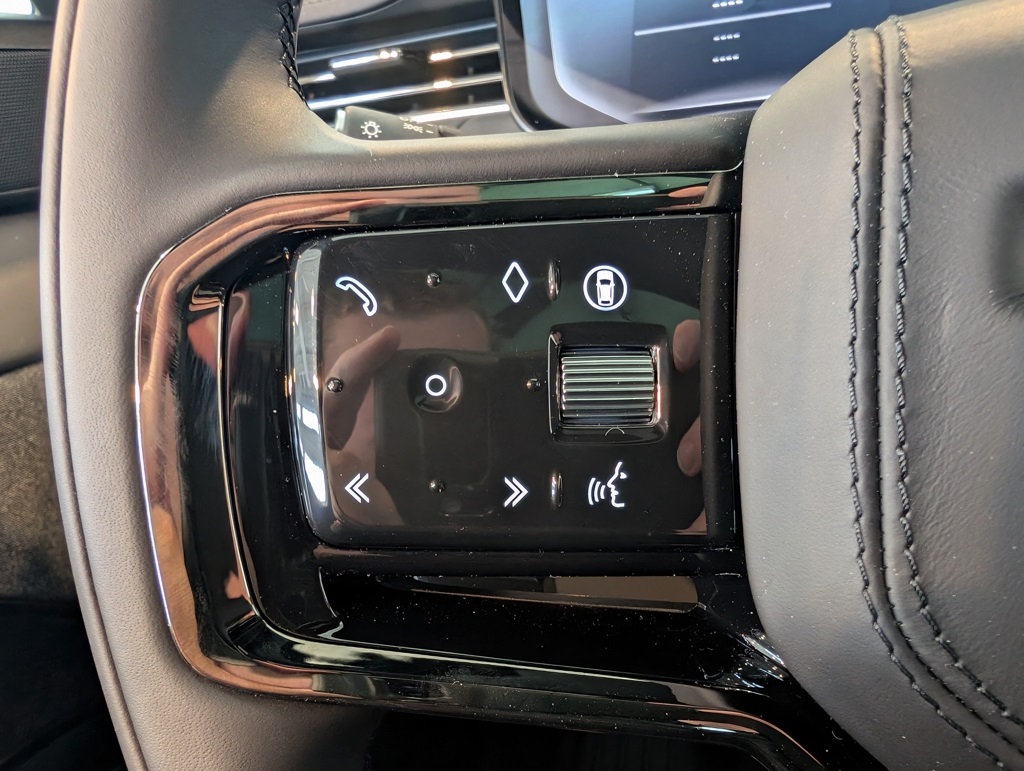2025 Land Rover Range Rover Sport SE photo 14