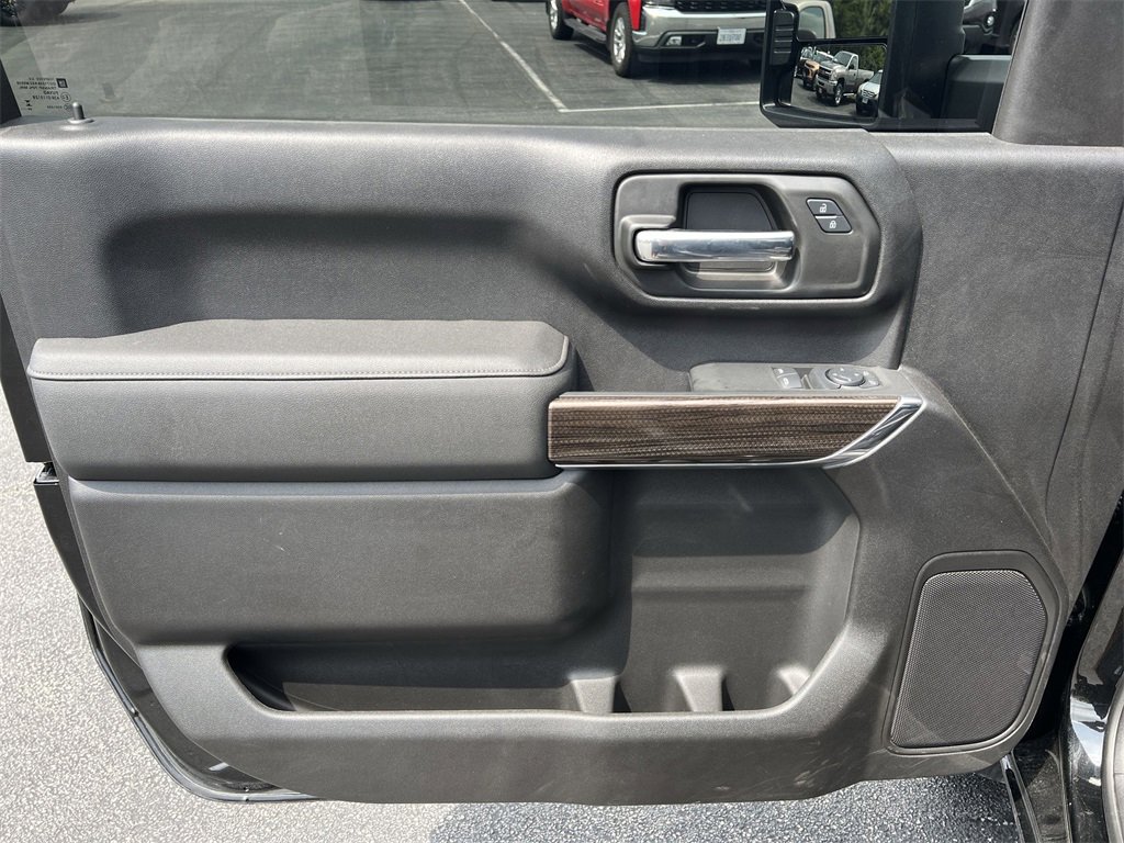 2025 Chevrolet Silverado 3500HD LT photo 19