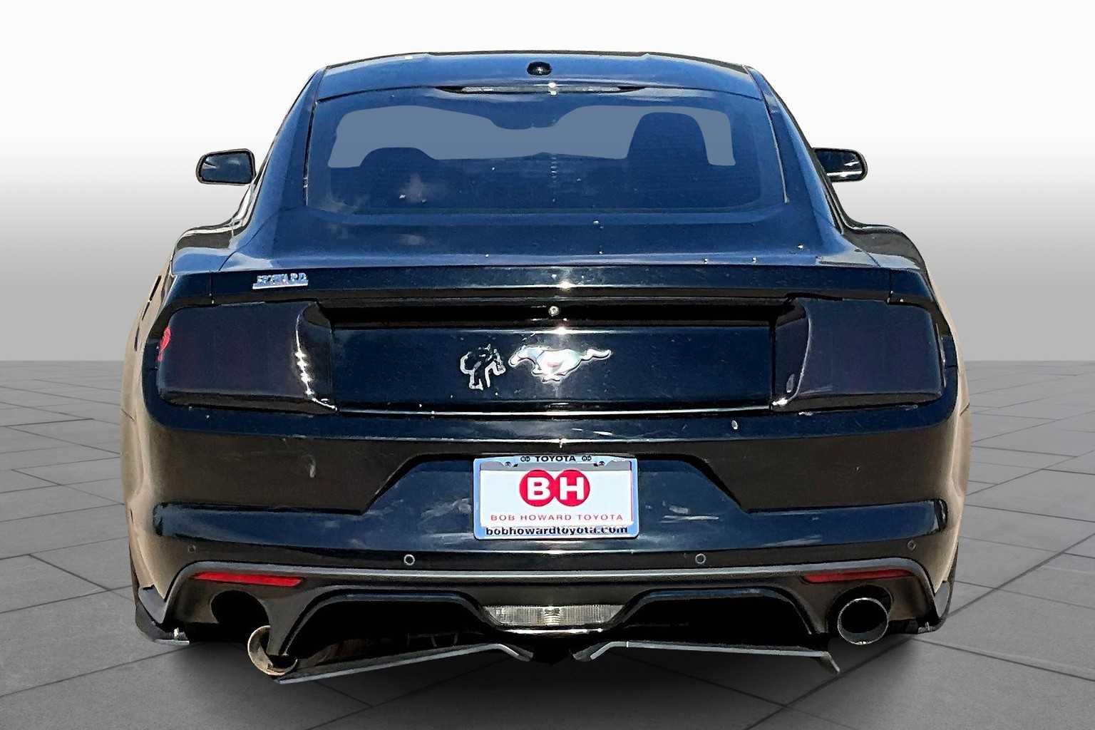2015 Ford Mustang EcoBoost Premium photo 4