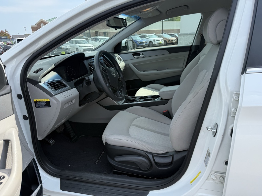 2016 Hyundai Sonata SE Hybrid photo 13