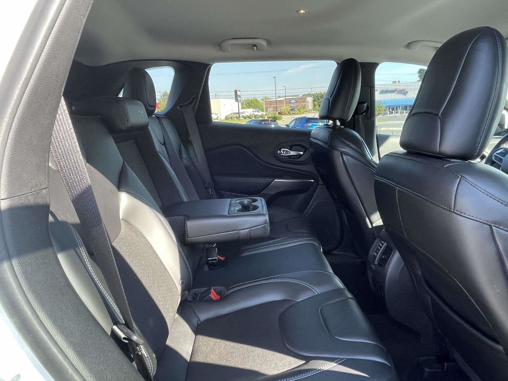2019 Jeep Cherokee Latitude photo 16