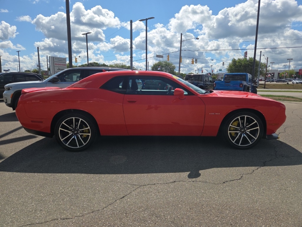 2022 Dodge Challenger R/T photo 9