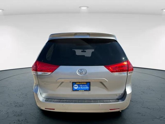 2011 Toyota Sienna Limited photo 5