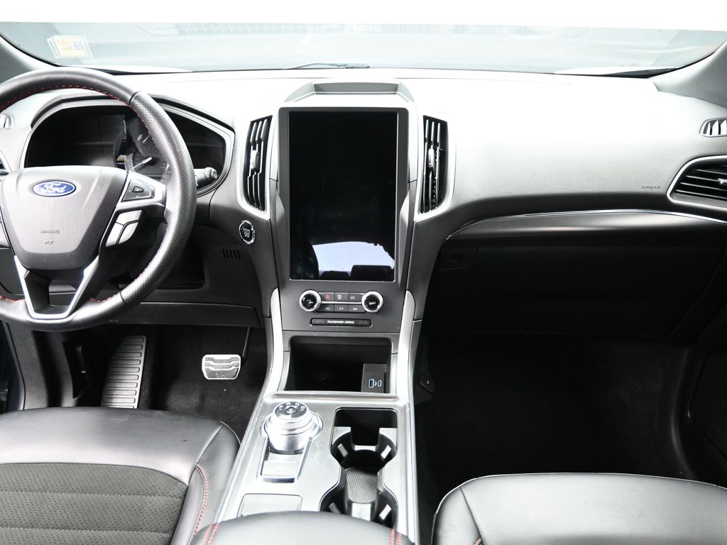 2024 Ford Edge ST-Line photo 15