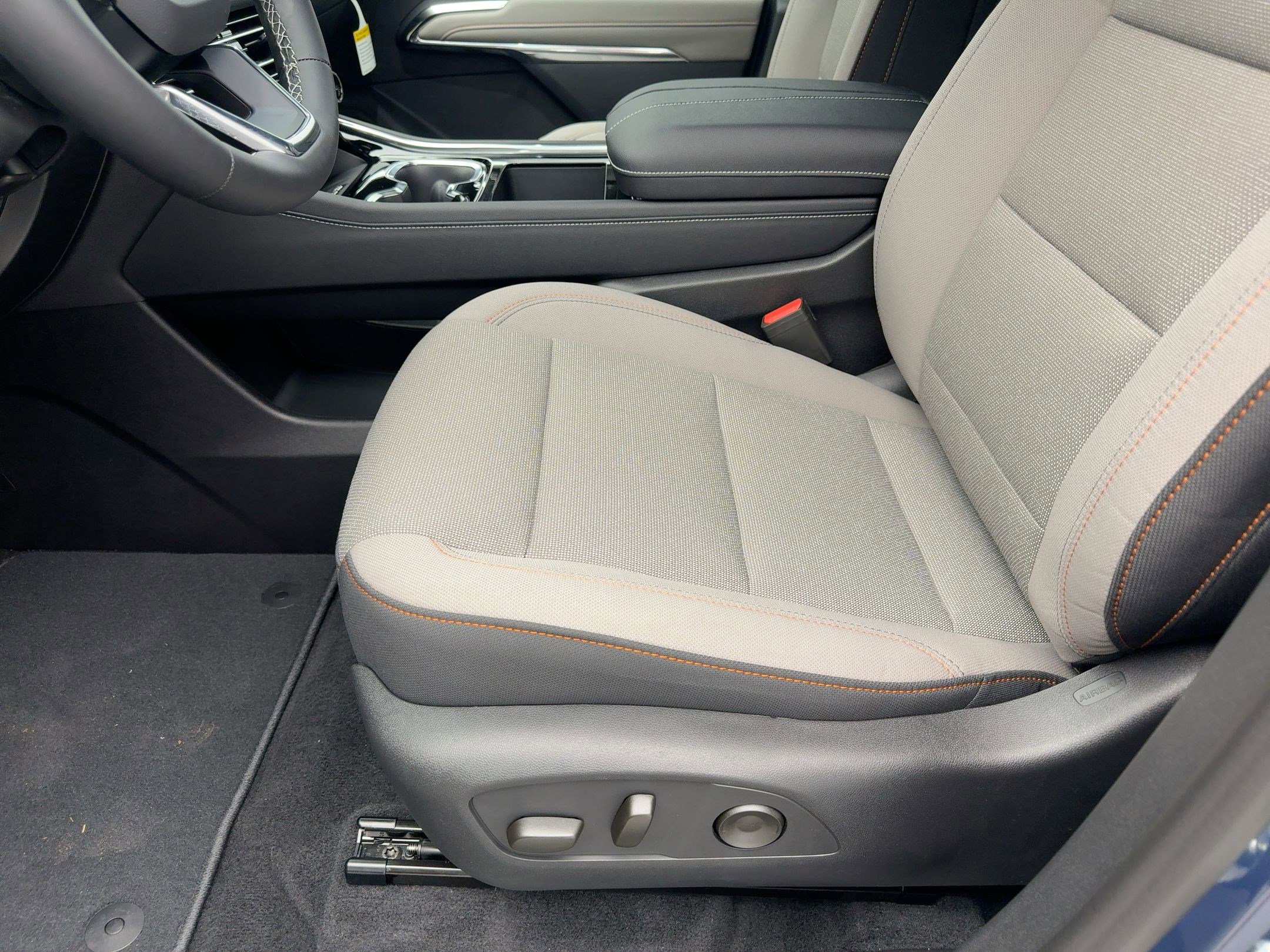 2026 Chevrolet Traverse photo 14