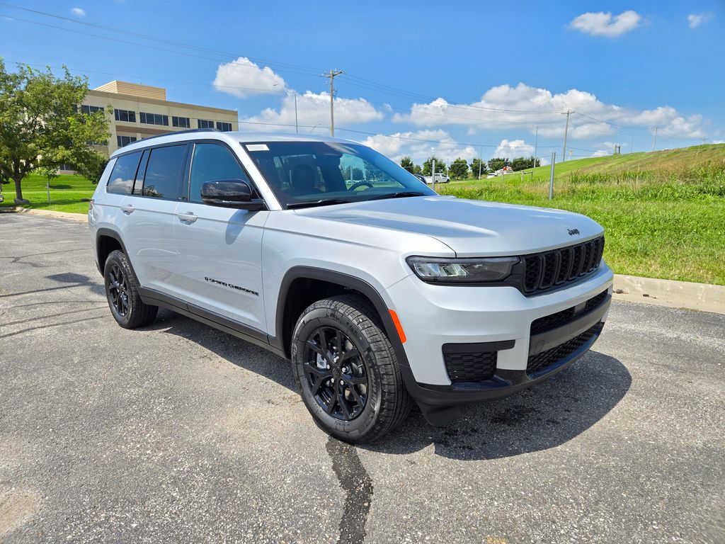 2025 Jeep Grand Cherokee L Altitude's photo