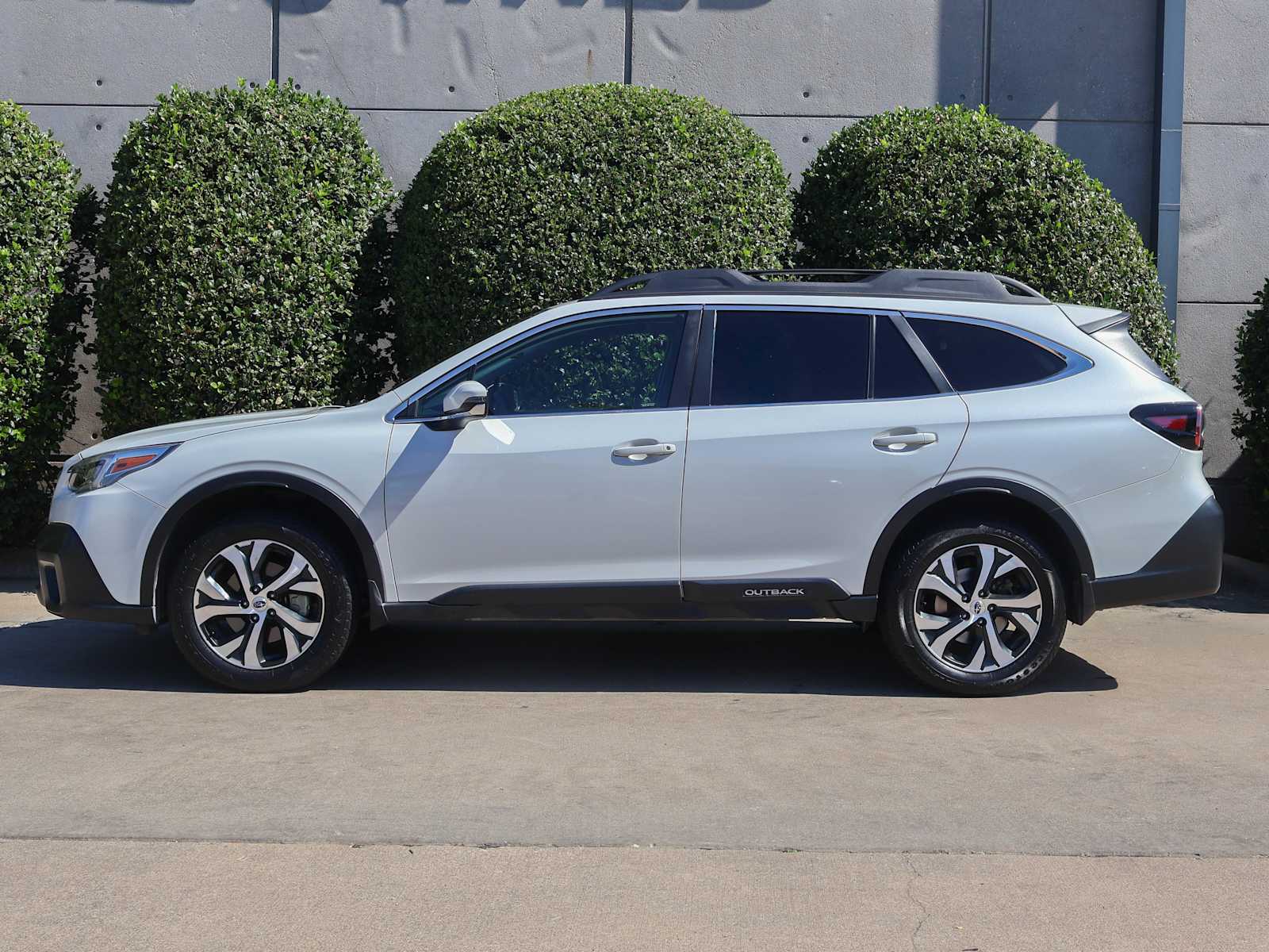 2022 Subaru Outback Limited photo 3