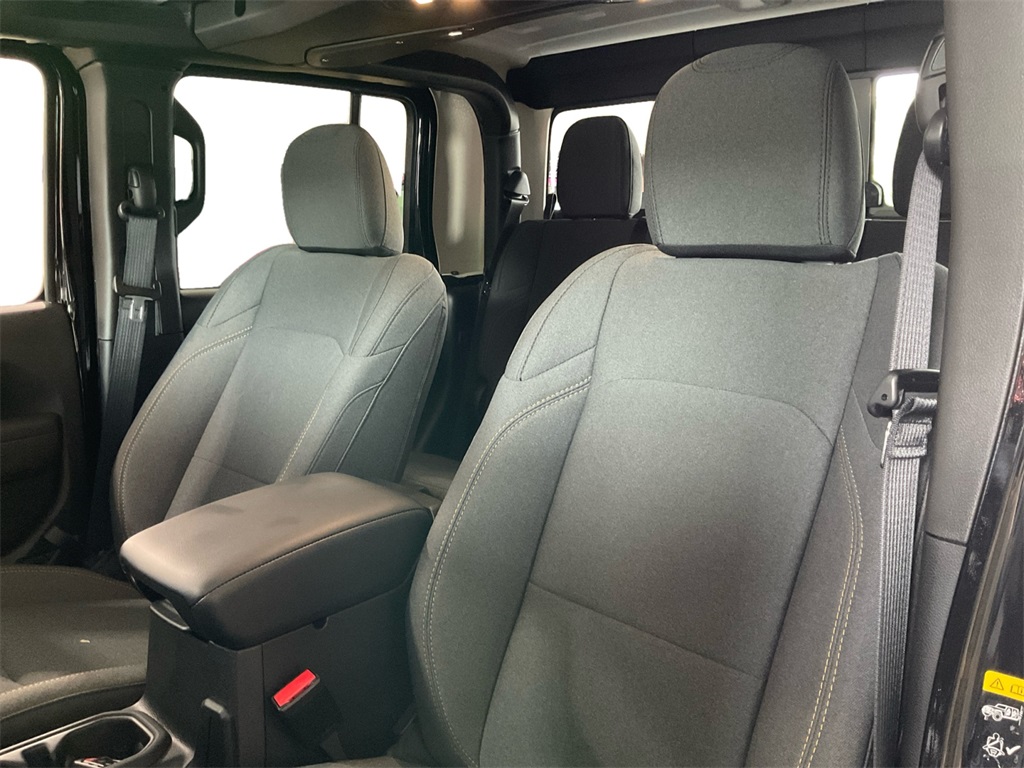 2025 Jeep Gladiator Sport S photo 26