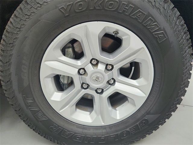 2020 Toyota 4Runner SR5 photo 38