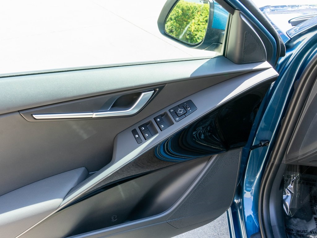 2025 Kia Niro EX photo 11