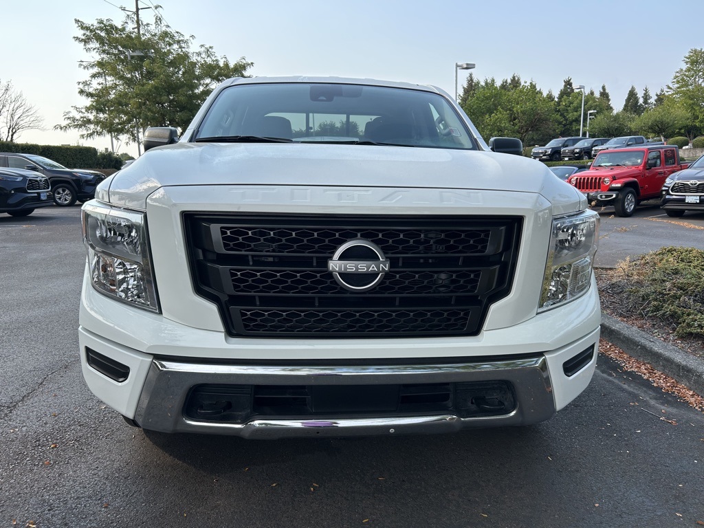 2023 Nissan Titan SV photo 2