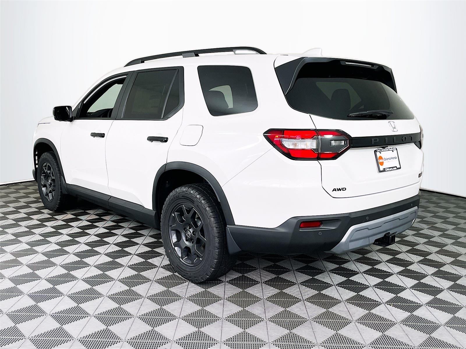 2025 Honda Pilot TrailSport photo 3