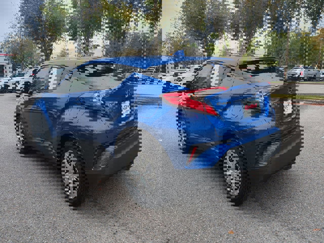 2020 Toyota C-HR LE photo 6