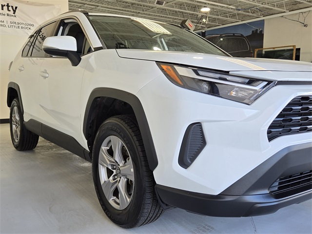 2023 Toyota RAV4 XLE photo 19