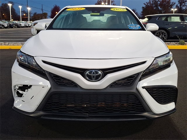 2021 Toyota Camry SE photo 3