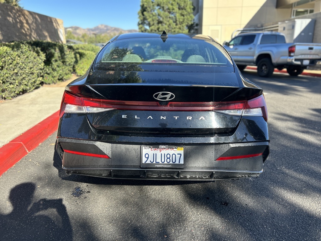 2024 Hyundai Elantra SEL photo 8