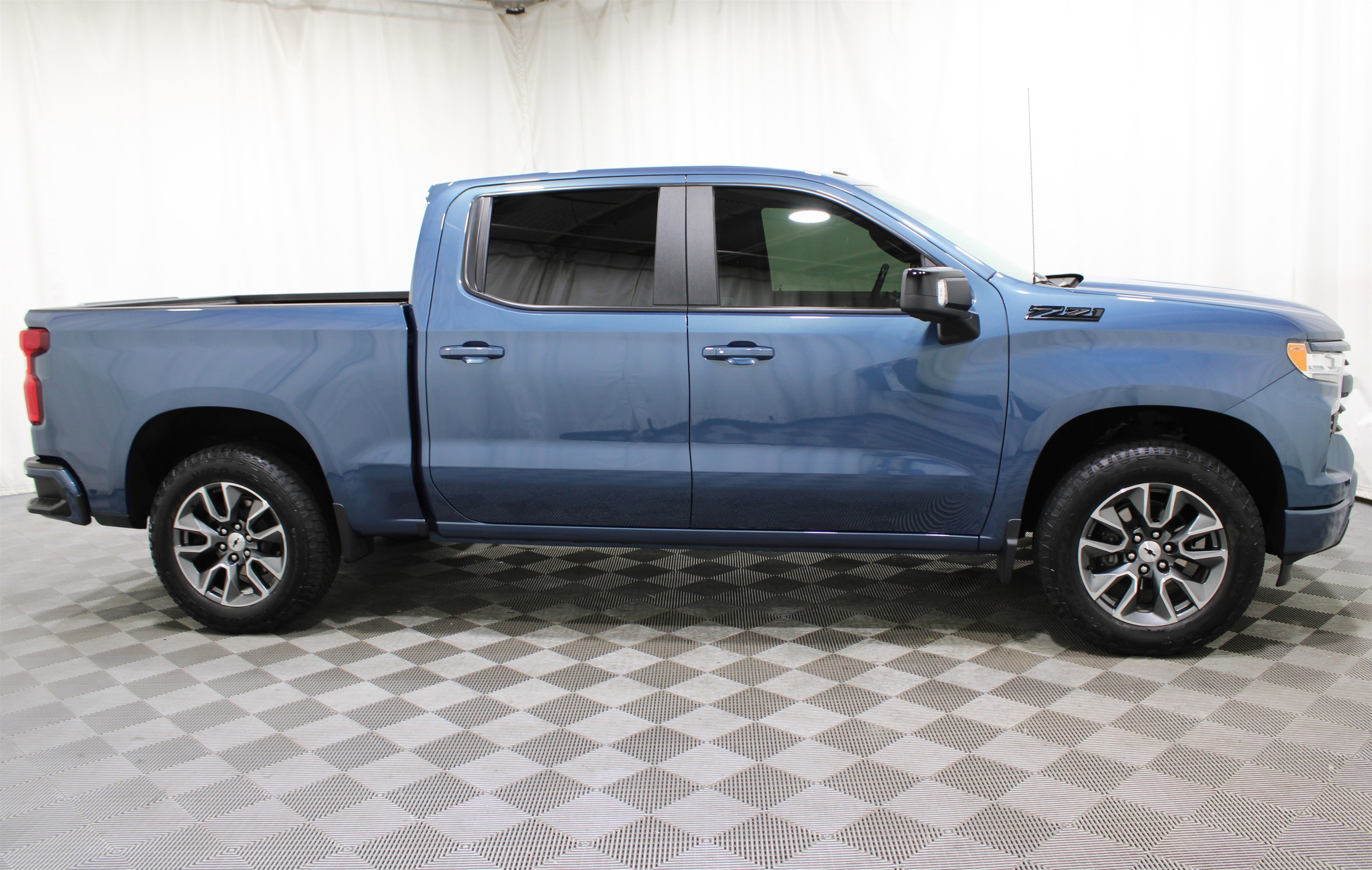 2024 Chevrolet Silverado 1500 RST photo 17