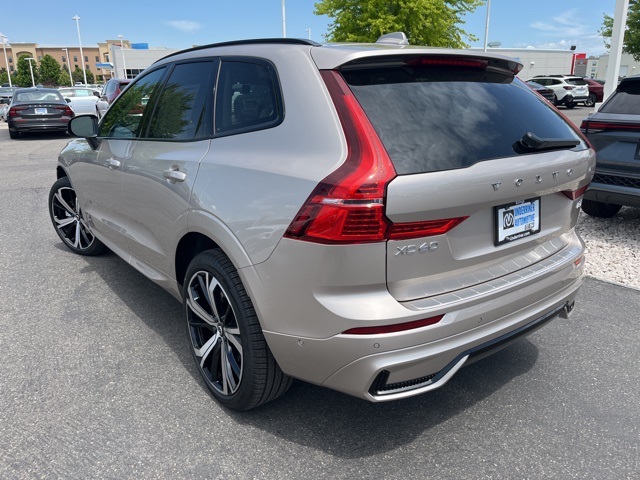 2025 Volvo XC60 B5 photo 3