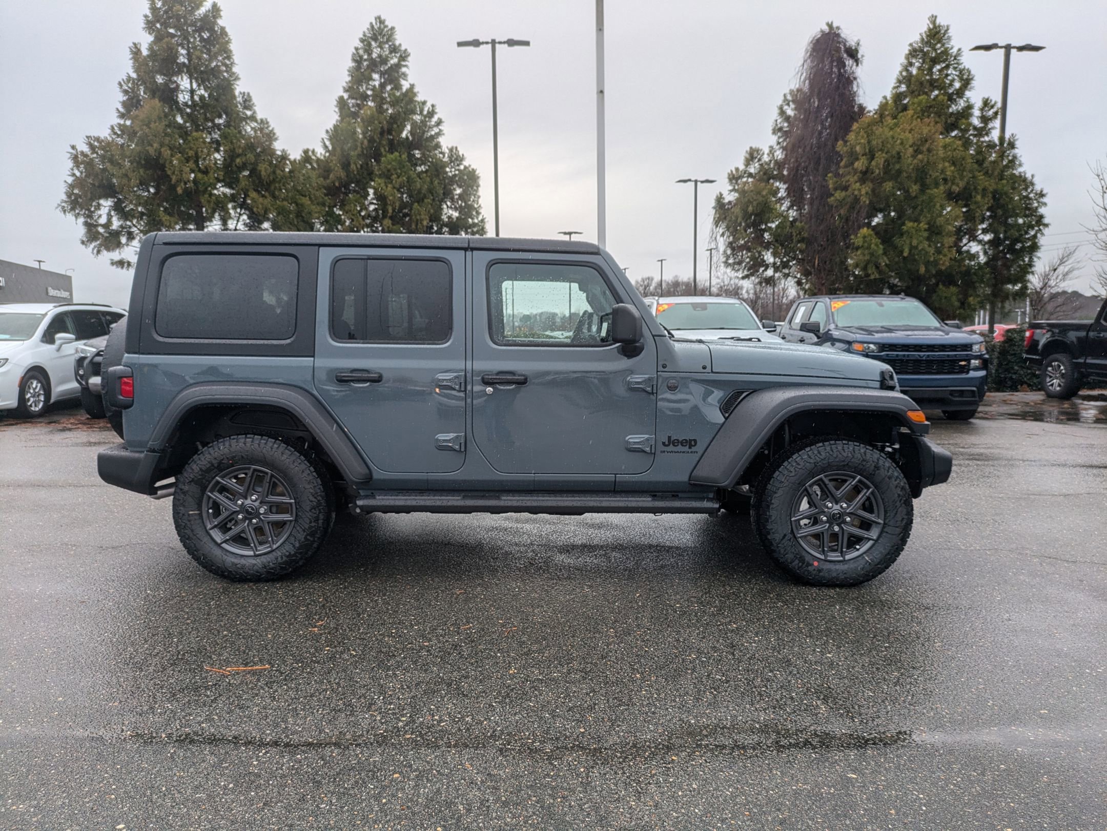 2025 Jeep Wrangler Sport S photo 4