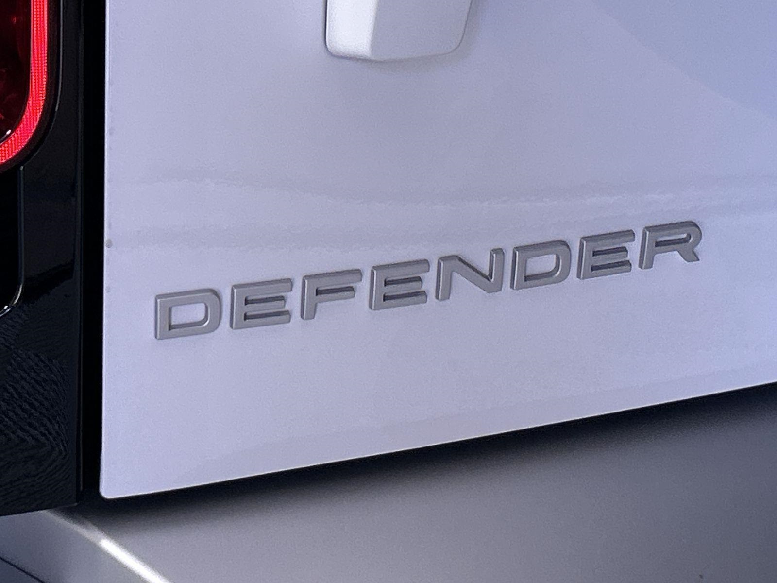 2025 Land Rover Defender 110 S photo 26