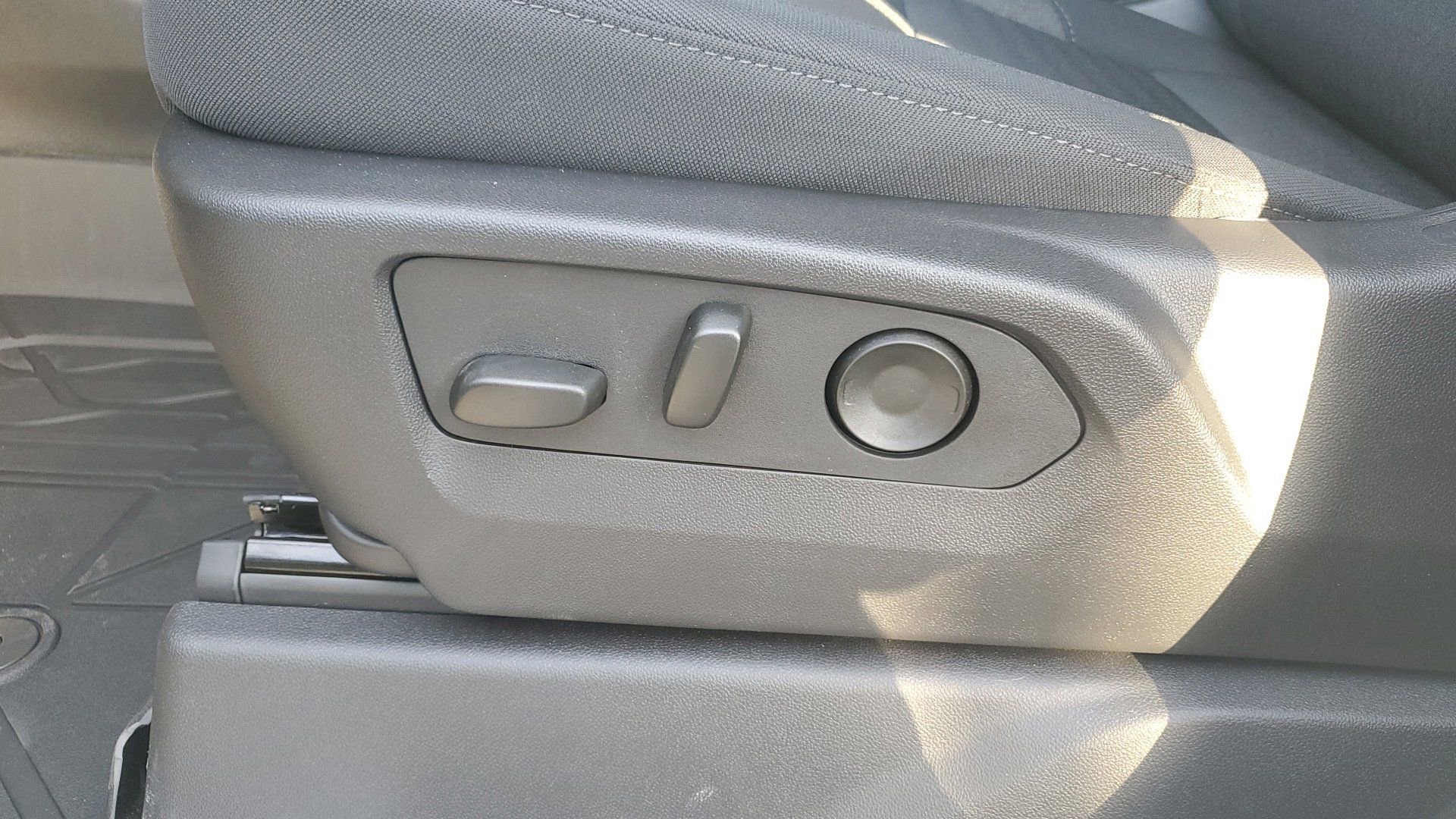 2025 Chevrolet Silverado 1500 RST photo 16