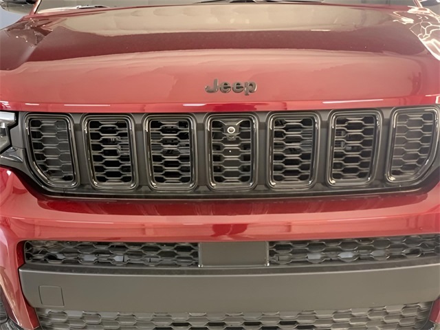 2025 Jeep Grand Cherokee Limited photo 9