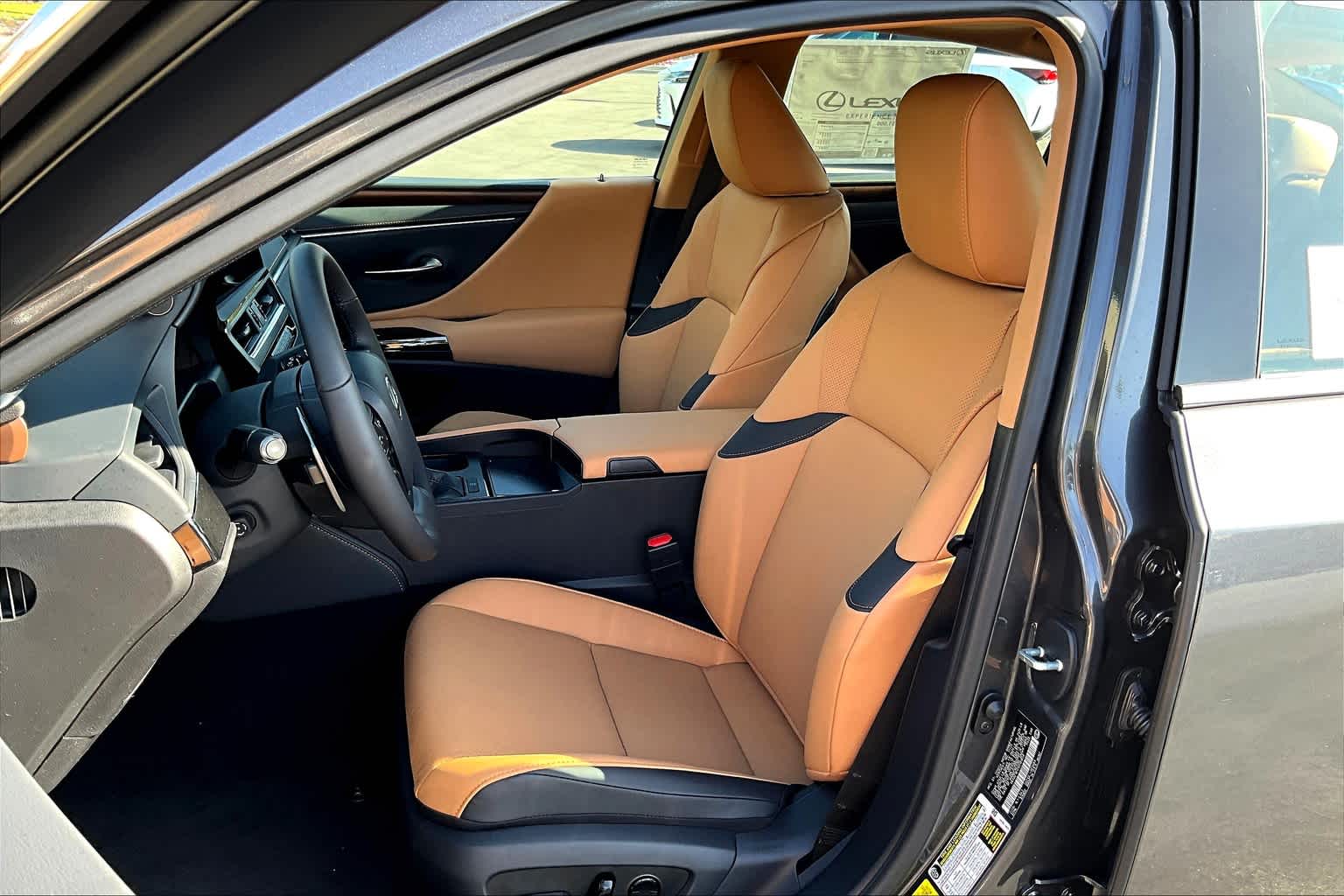 2025 Lexus ES 350 photo 18