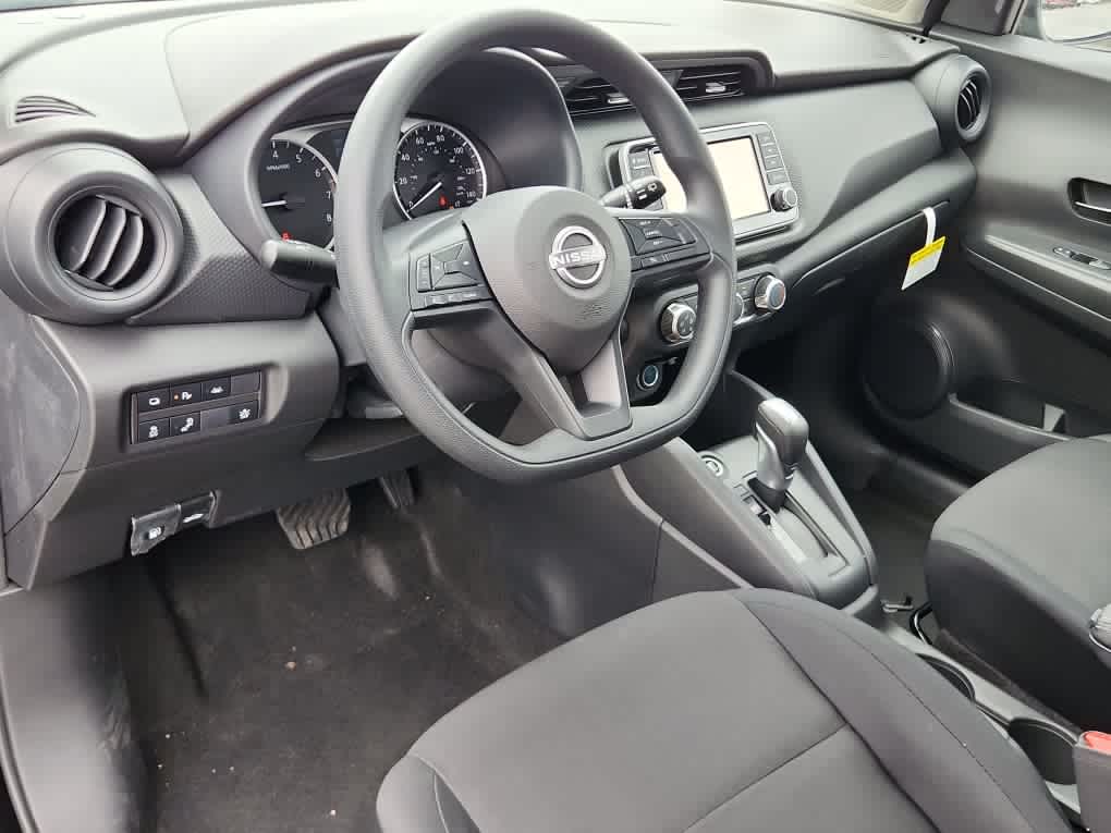 2025 Nissan Kicks Play S photo 8